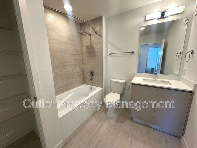 Foto del edificio - 5587 Millennia Park Dr