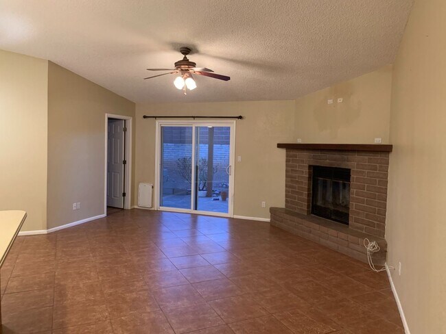 Building Photo - 2220 S Iris Dr
