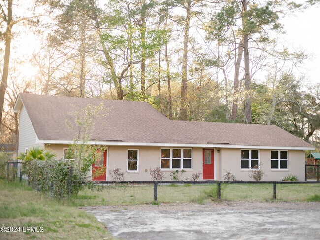 Building Photo - 1010 State Rd S-7-466