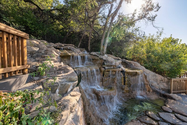 CapitalHills_ExAm_1024_006_xf_xs - Capital Hills