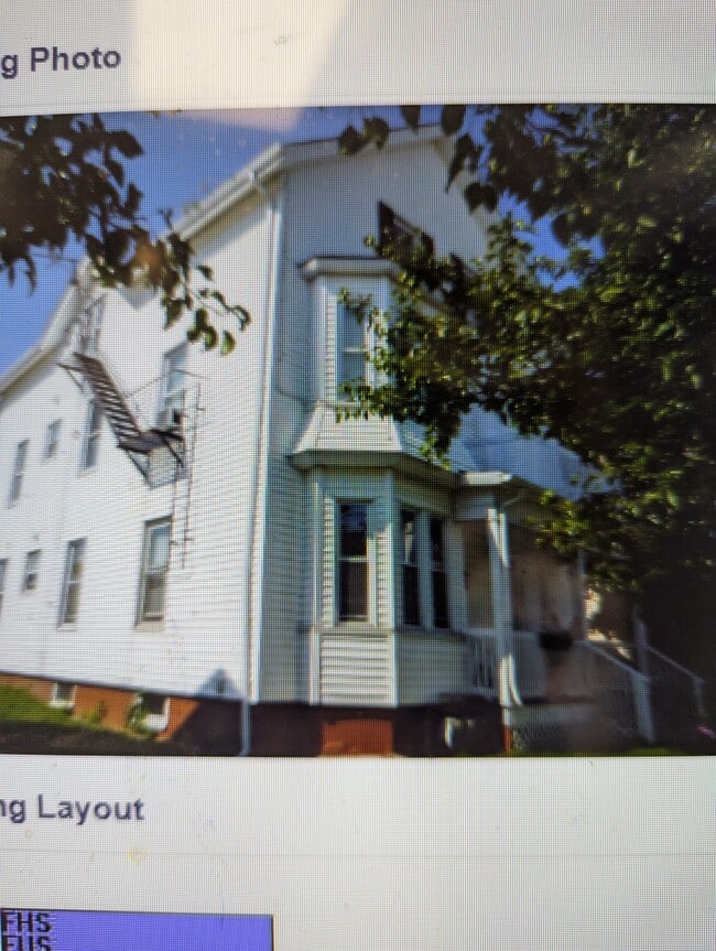 Building Photo - 435 Walcott St