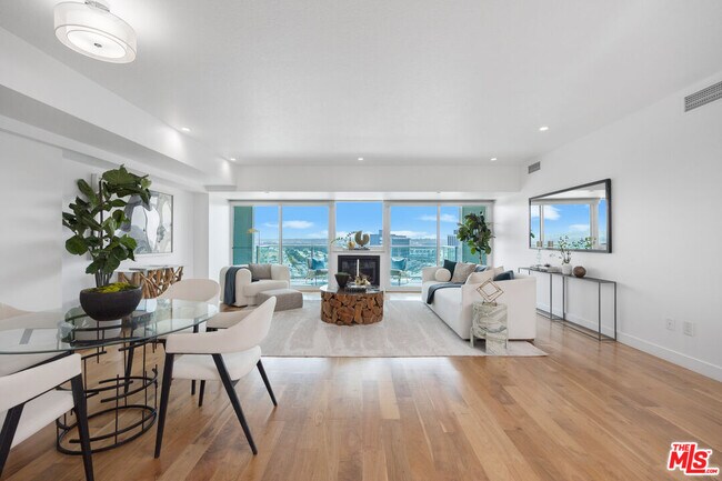 Foto del edificio - 13600 Marina Pointe Dr
