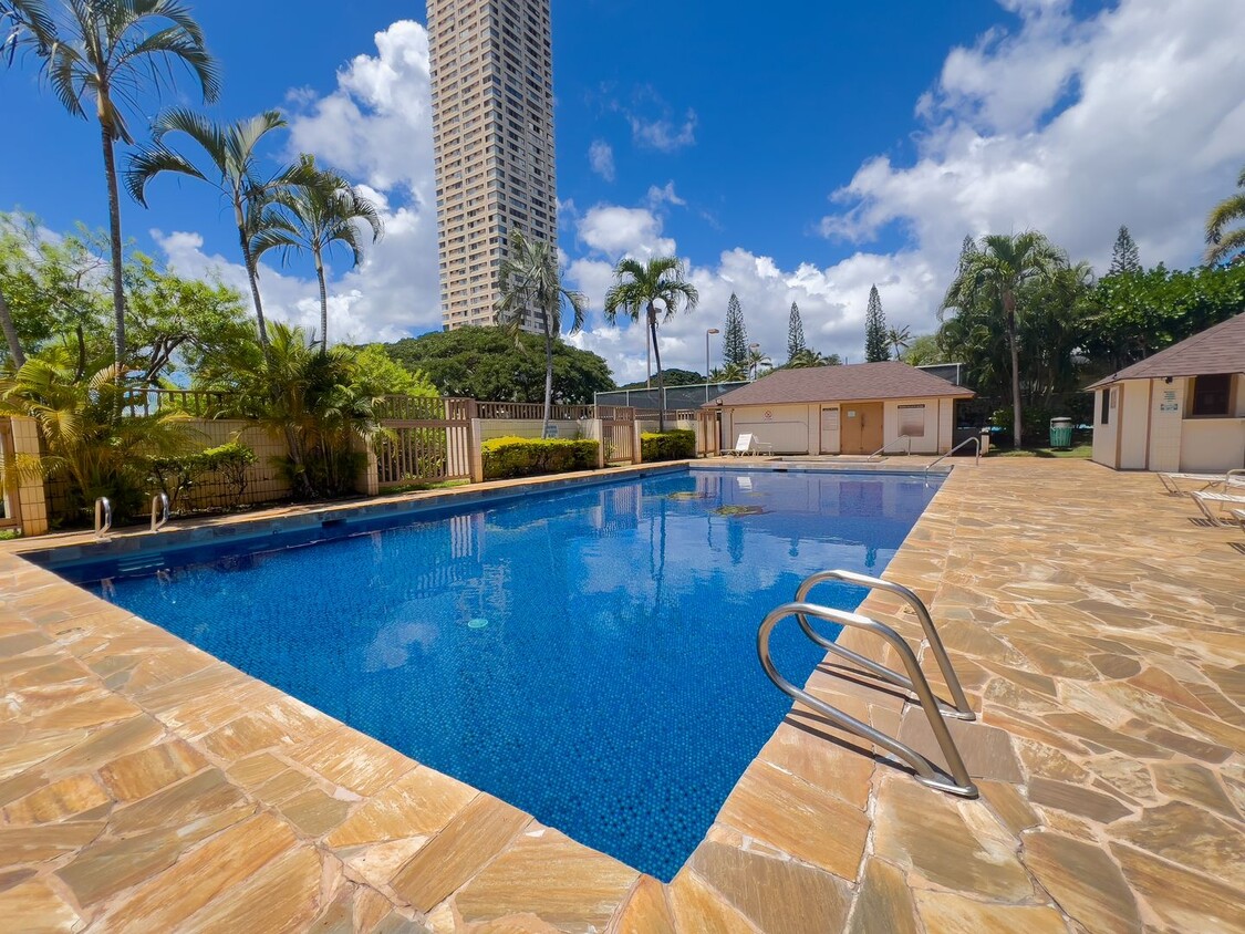 Foto principal - 1BR / 1Bath / 1Pkg - Rental at Century Par...