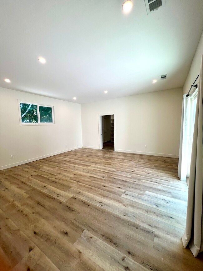 Building Photo - 1656 S Crescent Heights Blvd