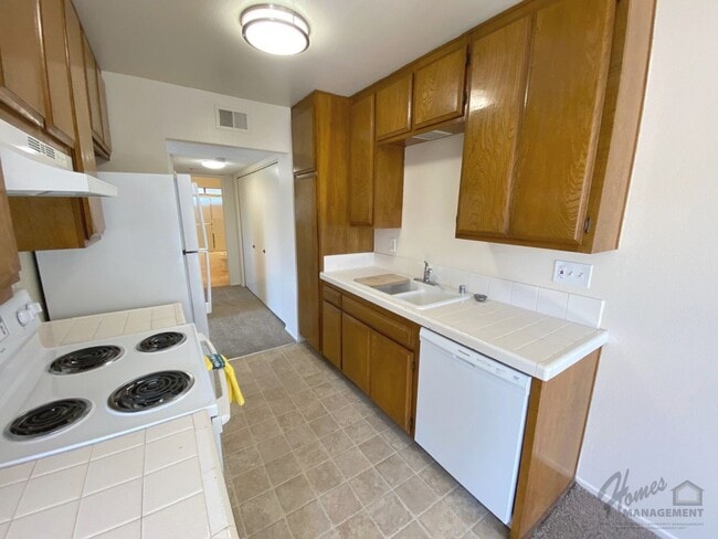Building Photo - Homes Management - 1bd/1ba Vermont Villas ...