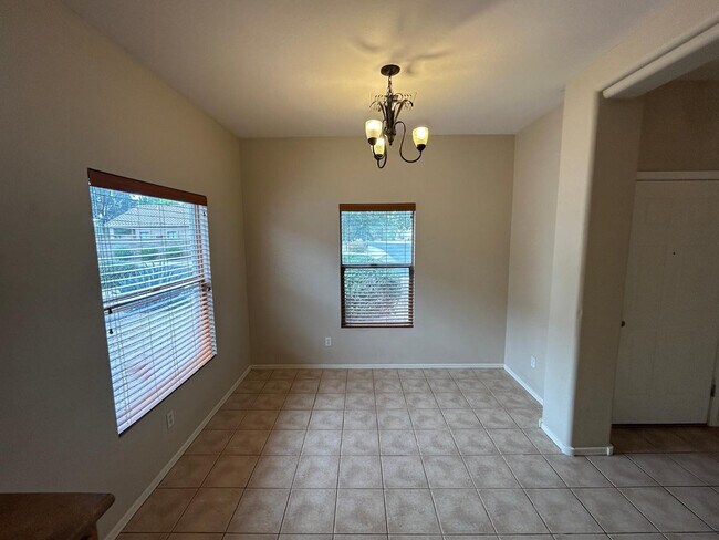 Foto del edificio - 17190 W Desert Ln