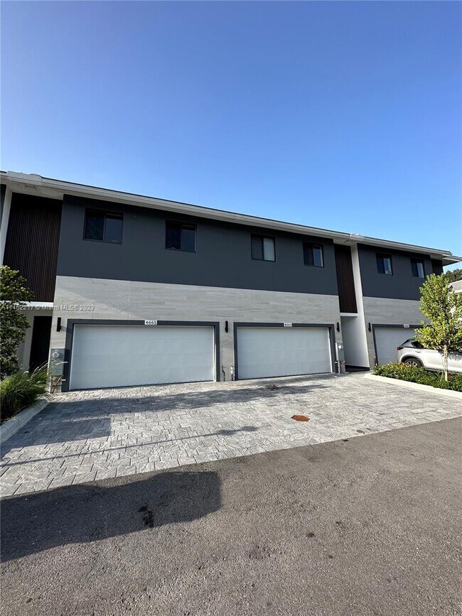 Foto del edificio - 4655 SW 32nd Ave