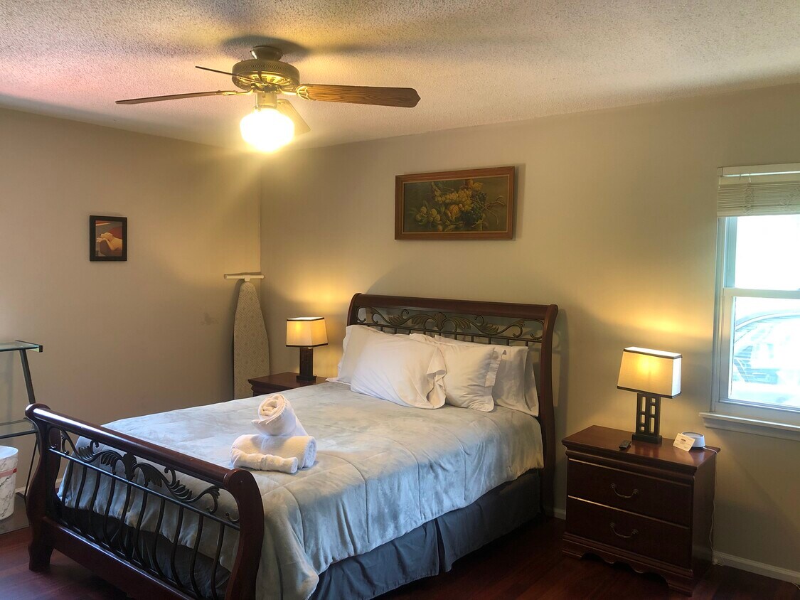 Master Bedroom, Fully Furnished - 7027 Hildreth Ct