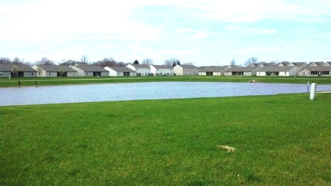 Wake up to a beautiful pond view in this o... - Wake up to a beautiful pond view in this o... House