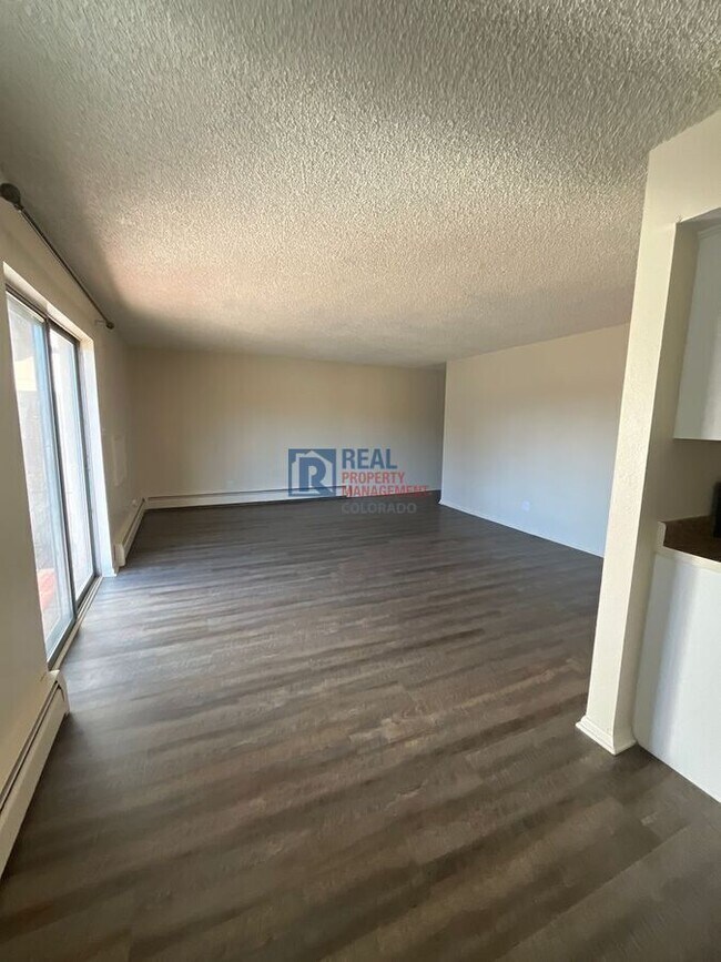 Foto del edificio - 1303 Coffman St