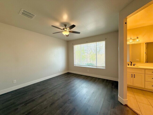 Foto del edificio - 4 bedroom home in Highlands Ranch!