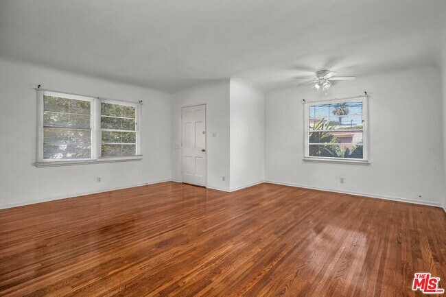 Foto del edificio - 4225 Campbell Dr