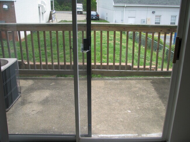 Foto del edificio - 1908 Inglewood Dr, Apt #D