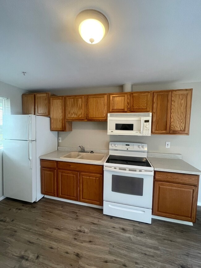 Building Photo - 6043 NE Simpson St