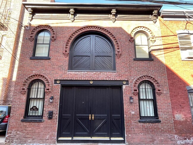 Building Photo - 626 Court St