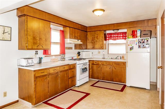 Building Photo - 613 E Washington St