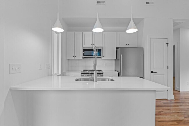 Foto del edificio - Modern and Gorgeous!!  2 Bedroom, 1 Bath, ...