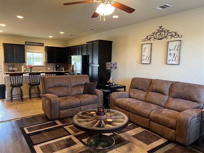 Foto del edificio - 1010 Lost Pines Ln