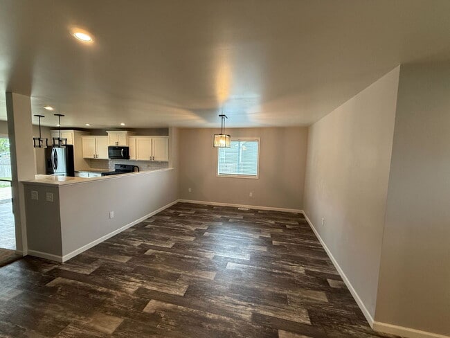 Building Photo - Spacious 4-Bedroom Home with 3 Full Baths in Swartz Creek