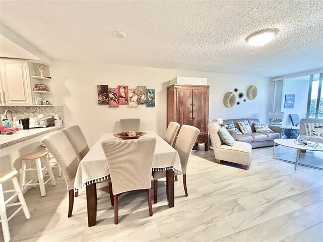 Foto del edificio - 3800 Oaks Clubhouse Dr