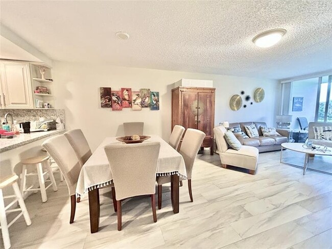 Building Photo - 3800 Oaks Clubhouse Dr