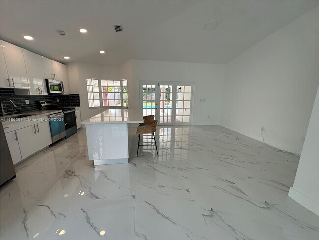 Foto del edificio - 17990 SW 135th Ave