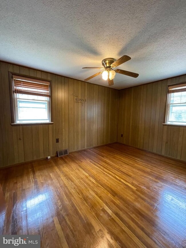 Building Photo - 1405 Napfle Ave