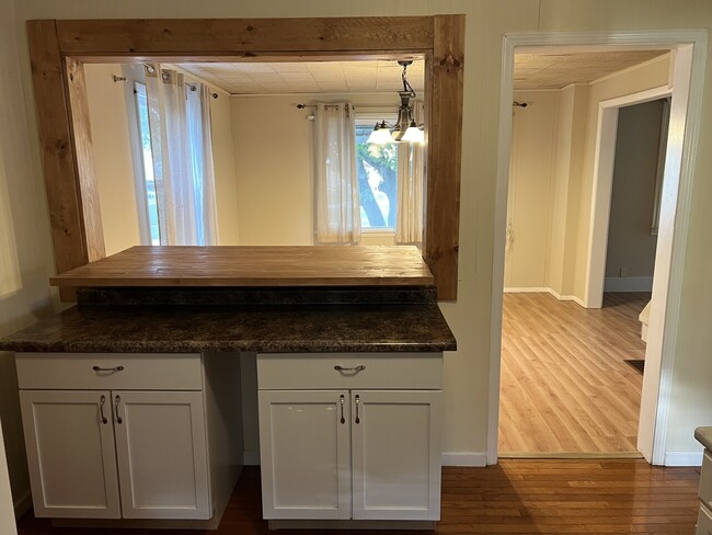 Building Photo - 307 Leney