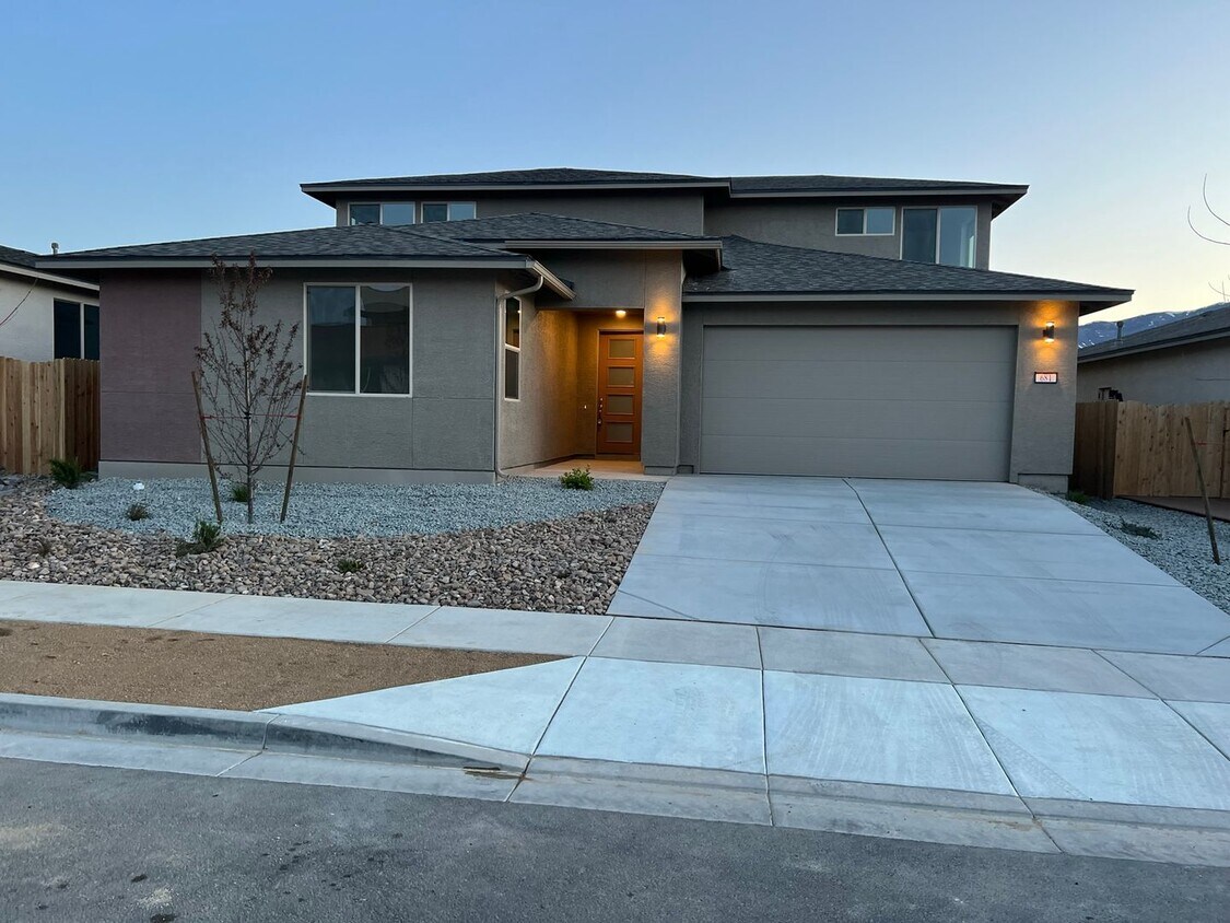 Primary Photo - 681 Estancia Ct