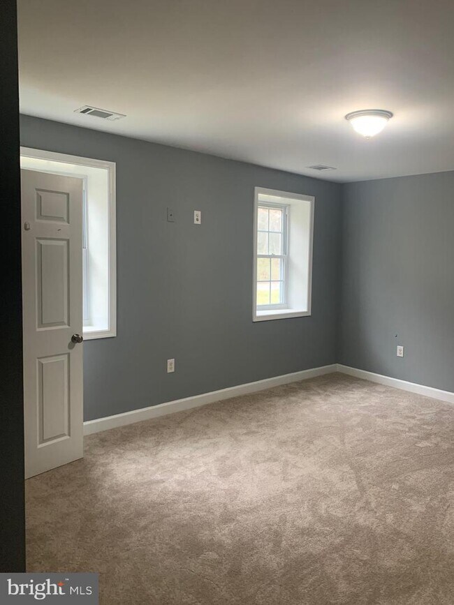 Foto del edificio - 36078 Carver Rd