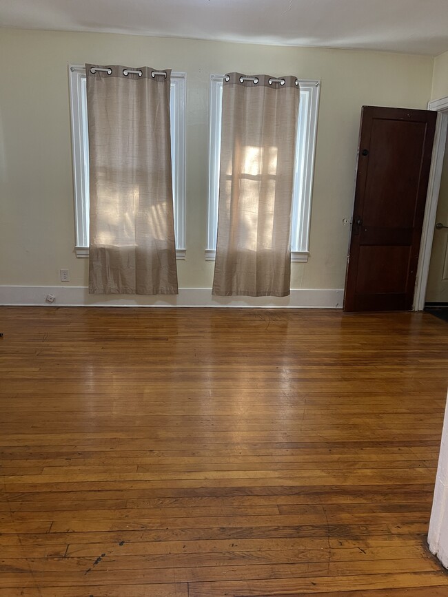 Living room - 1020 Lamb St