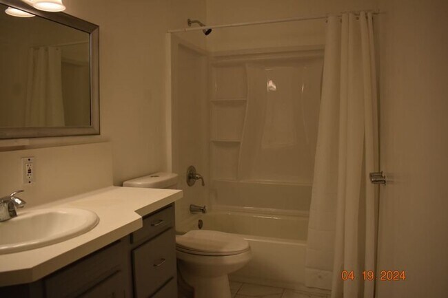 Foto del edificio - Charming 3 Bedroom Duplex with Original Character – Chula Vista Rental