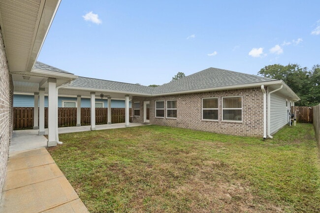 Building Photo - 33 8th Ave