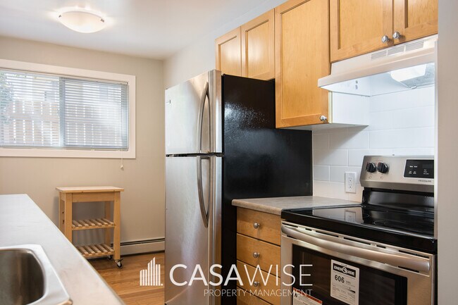 Photo du bâtiment - 10230-120 120 St NW