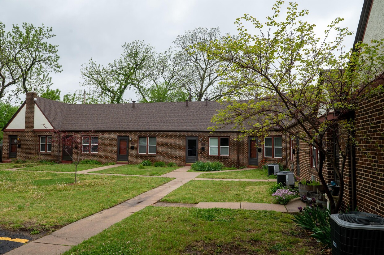 607621 N Broadview Ave Unit 609, Wichita, KS 67208 Apartment for