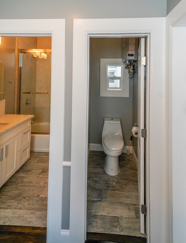 Toilet - 3833 24th St