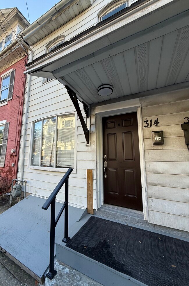 Building Photo - 314 E Dewart St