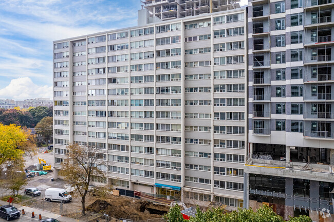 Photo du bâtiment - Dunfield and Holly Towers