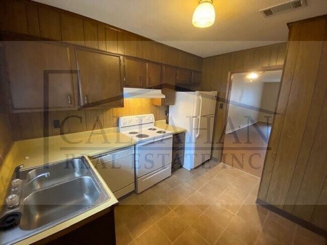 Building Photo - Sherwood 2 Bedroom