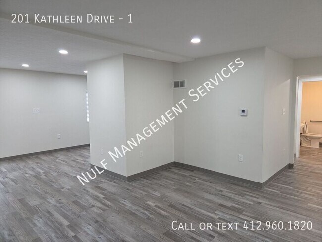 Foto del edificio - 201 Kathleen Dr