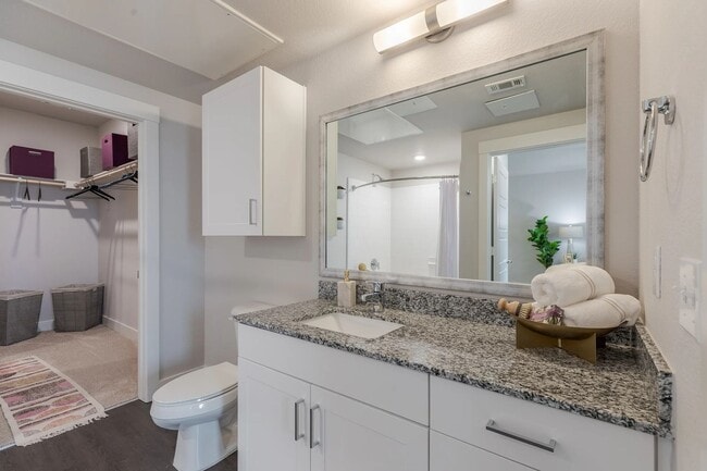 Building Photo - 8630 S Oak Cir