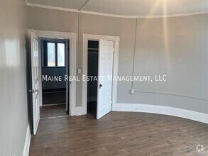 Building Photo - 372 Hammond St