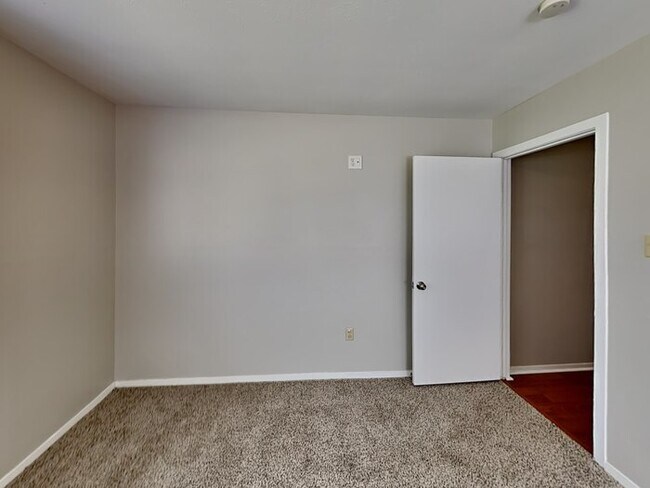 Foto del edificio - 210 Kelly Ln