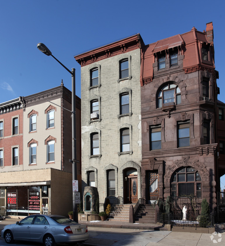 Building Photo - 1166 S Broad St