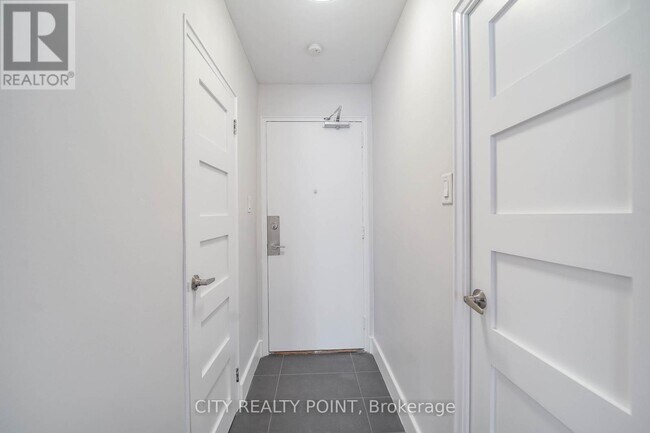 Building Photo - 55 Isabella St