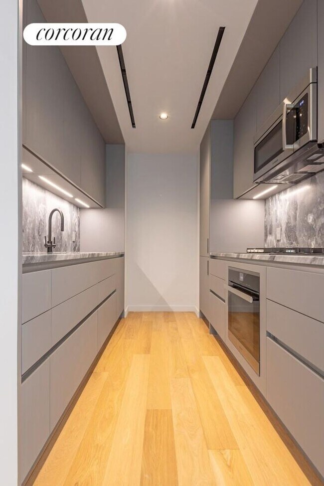 Foto del edificio - 547 W 47th St