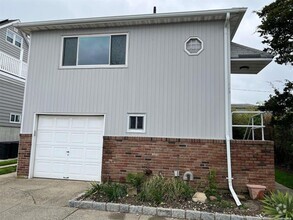 Building Photo - 113 Maple Blvd