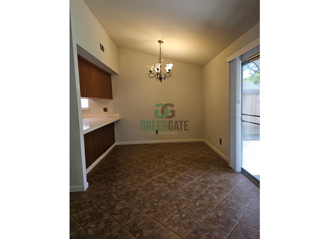 Building Photo - NOW AVAILABLE! Make this spacious 4 bedroo...