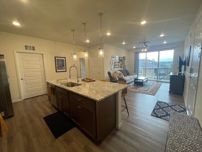 Foto del edificio - 3825 Presidio Point