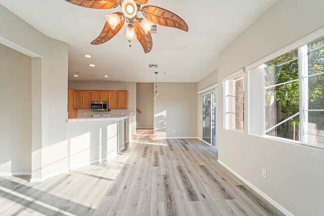 Foto del edificio - Gorgeous Town Home- Gated community- Pool